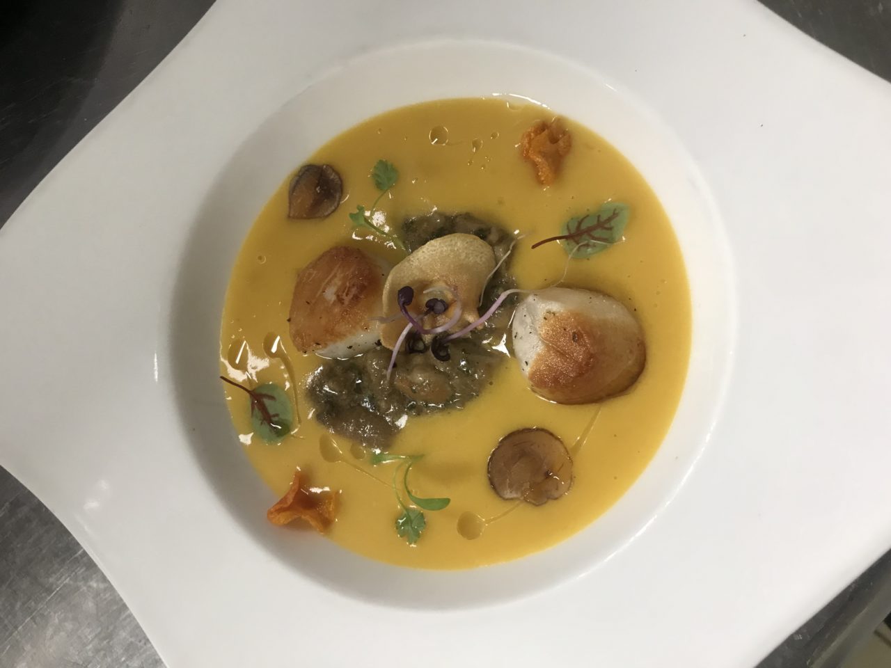Restaurant-Les-Fines-Herbes-saint-jacques-roti-cèpes-potimaron Saint Jacques rôties cèpes et potimarron